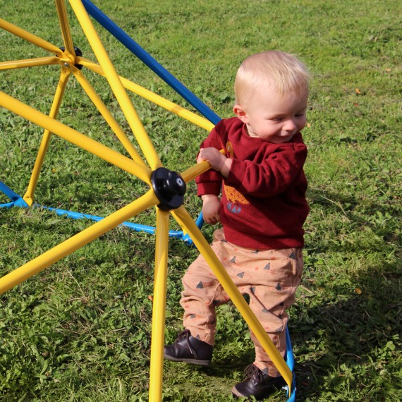 1,80 Meter große Kletterkuppel für Kinder 1,80 Meter große Kletterkuppel für Kinder