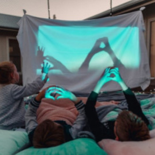 Die Magie der Trampolin-Pyjama-Partys: Spaß unterm Sternenhimmel