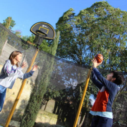 Das Gartentrampolin: das ideale Spielgerät für Kinder!