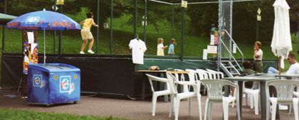 Einrichtungsideen: eine Snacking Ecke neben dem Trampolin